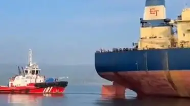 Tanker demir sahasına çekilirken