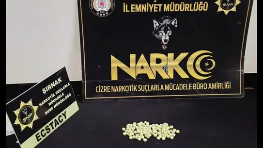 Operasyon sırasında ele geçirilen uyuşturucu haplar