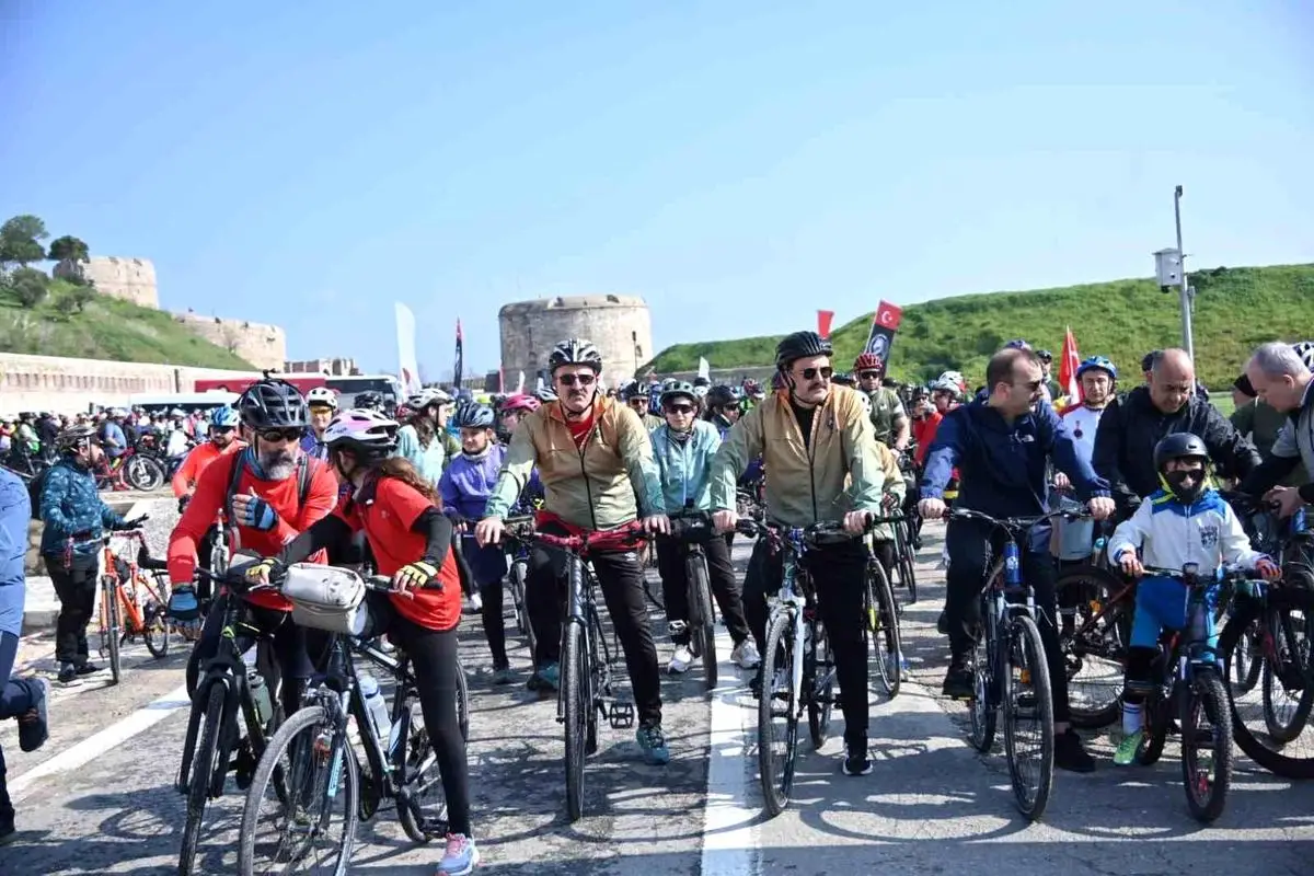 Çanakkale'de 1.500 Bisikletli Şehitlere Saygı Turu: Pedal Çeviren Binlerce Katılımcı