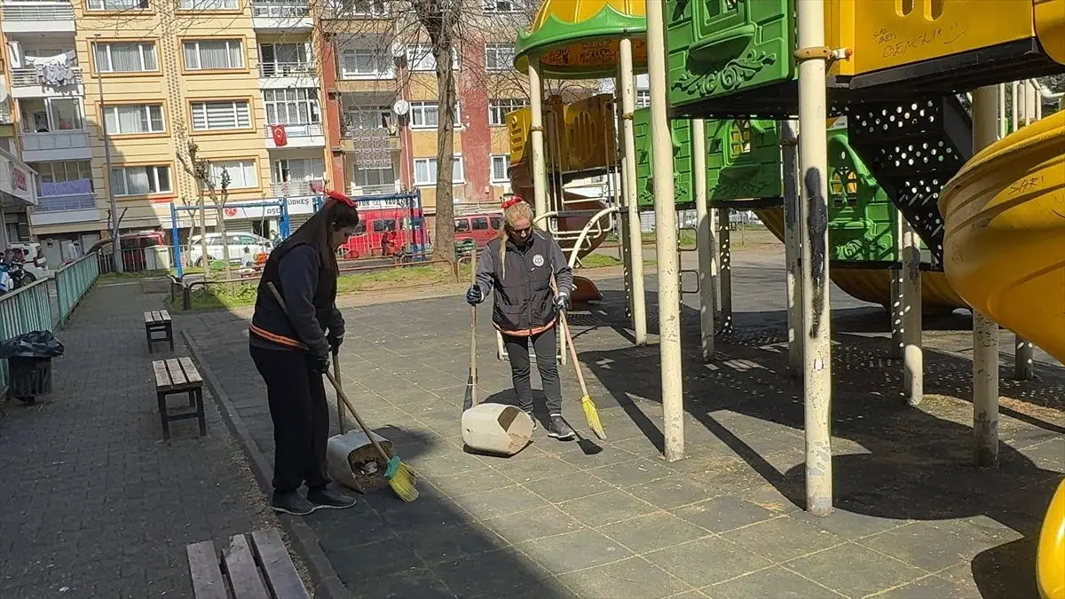 Giresun’un Sokak Temizliğinde Kadın Eli: İki Temizlik Kahramanı