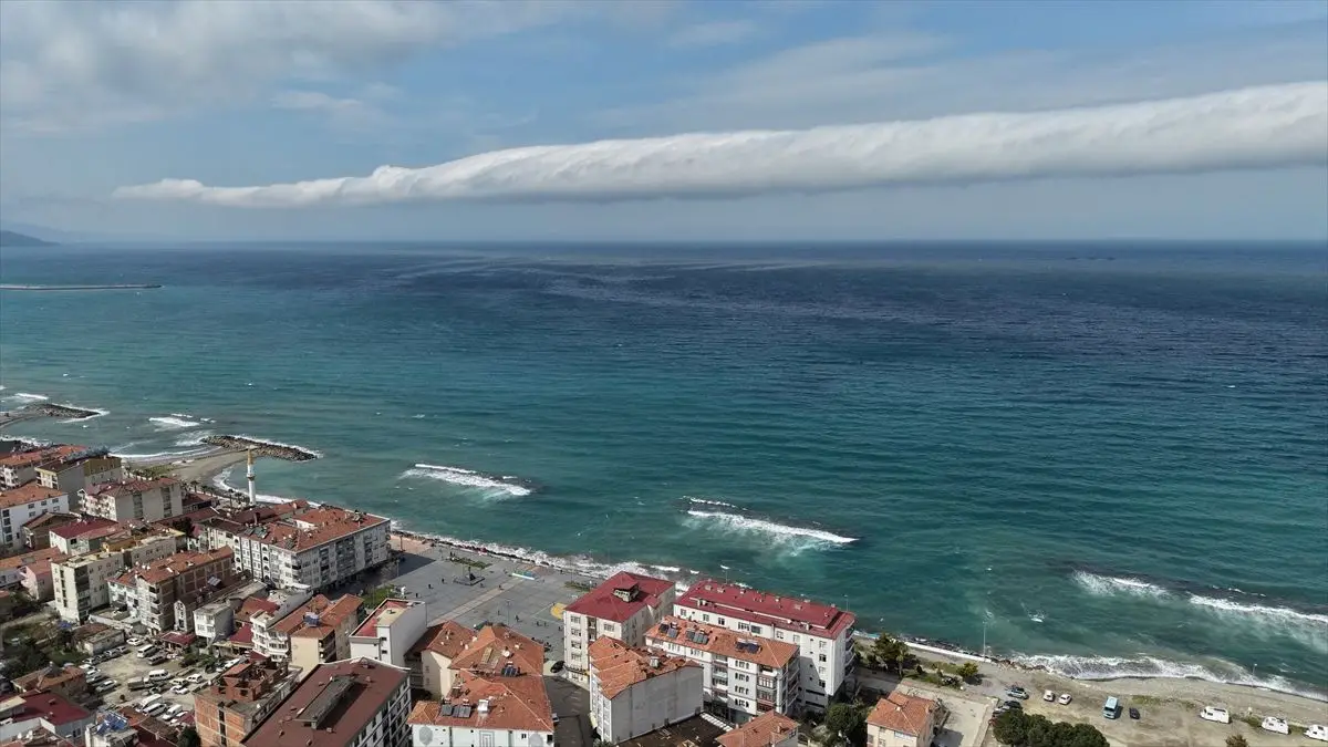 Samsun’da Nadir Rulo Bulut Gökyüzünü Süsledi