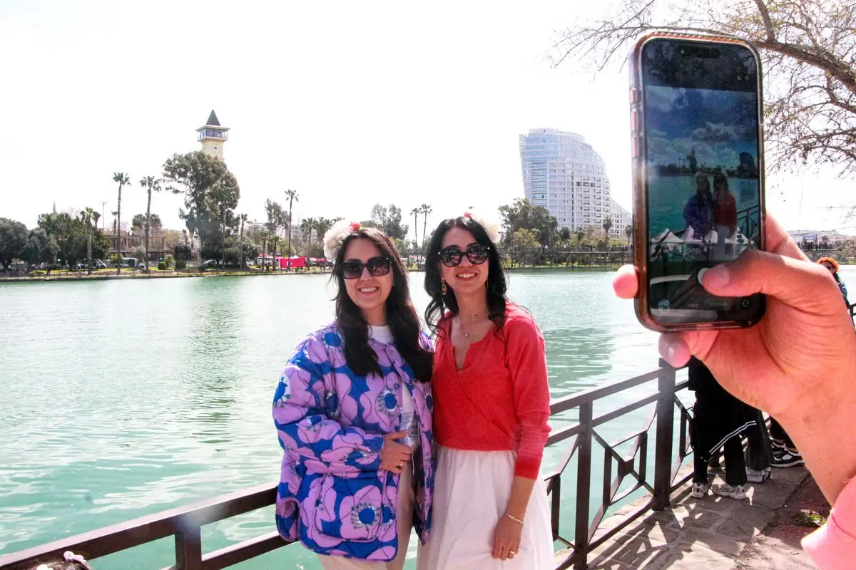 Adana’da Portakal Çiçeği Karnavalı Renkli Su Kortejileriyle Coştu