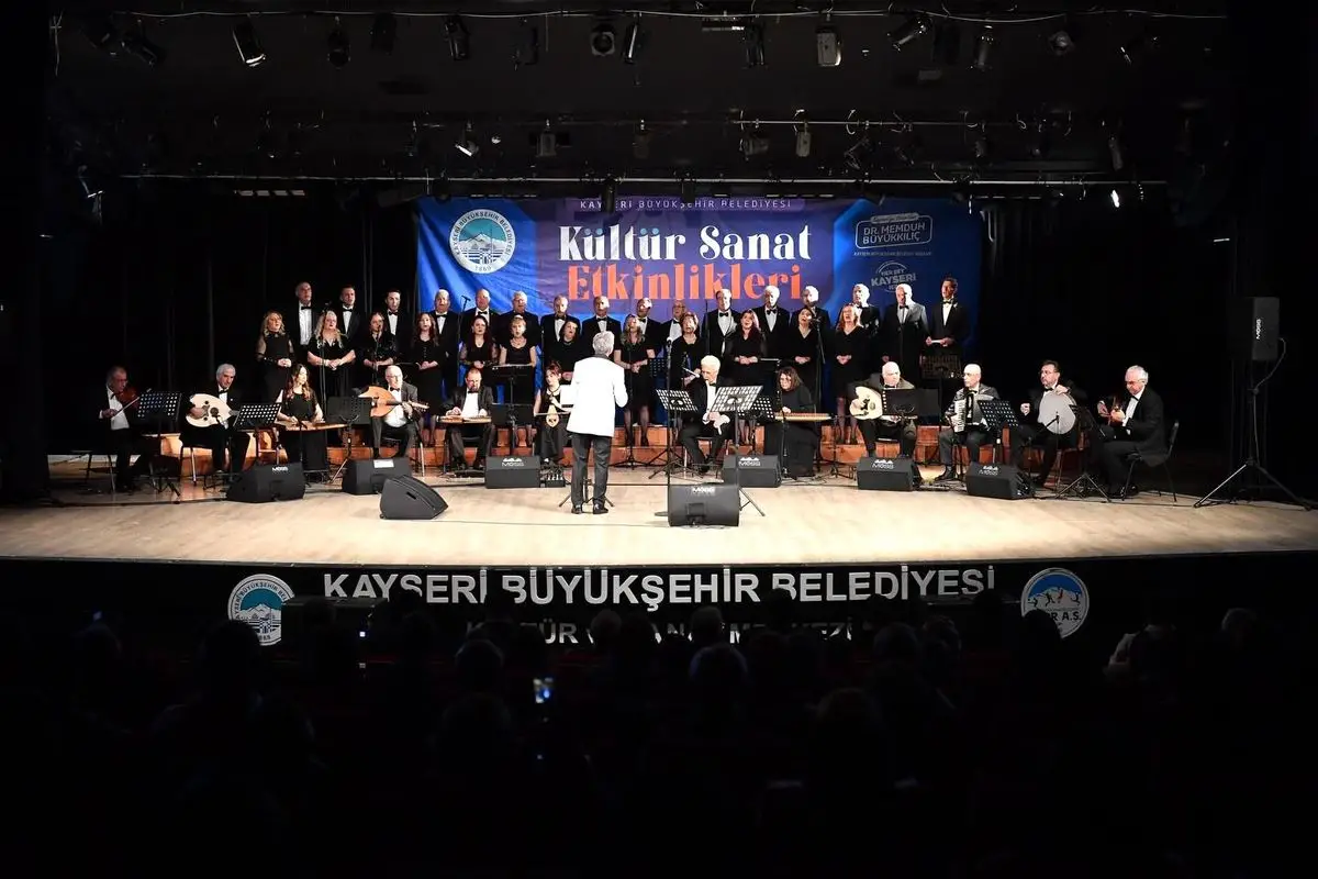 Kayseri'de Türk Sanat Müziği Kent Korosu Konseri Şehrin Kalbinde Coştu