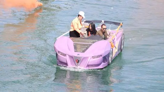 Portakal Çiçeği Karnavalı su korteji görüntüsü