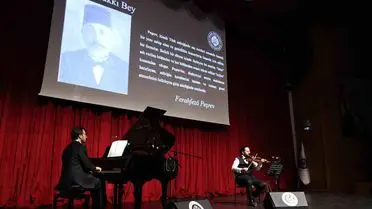 Keman ve piyano eşliğinde klasik Türk ezgileri