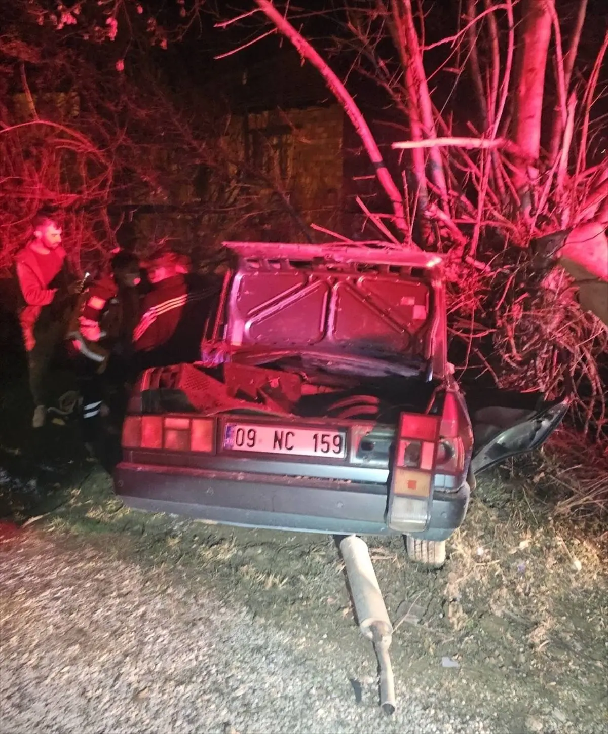 Antalya'nın Korkuteli İlçesinde Ağaca Çarpan Otomobilde 2 Ölü, 2 Yaralı