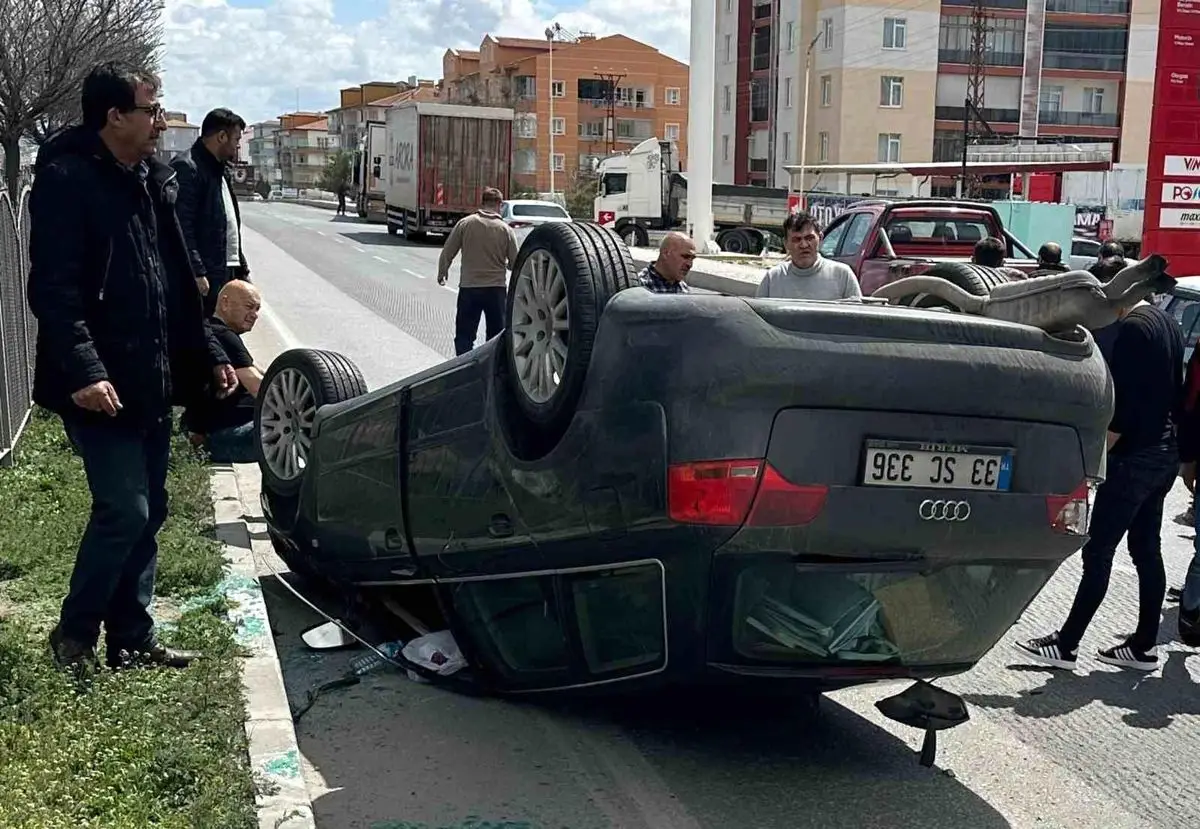 Konya’nın Karapınar İlçesinde Otomobil Takla Attı: 2 Yaralı