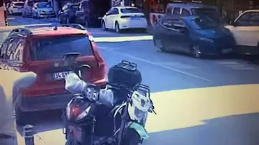 Küçükçekmece’de Şok Kaza: Sürücü Kontrolü Kaybedip Araç Takla Attı