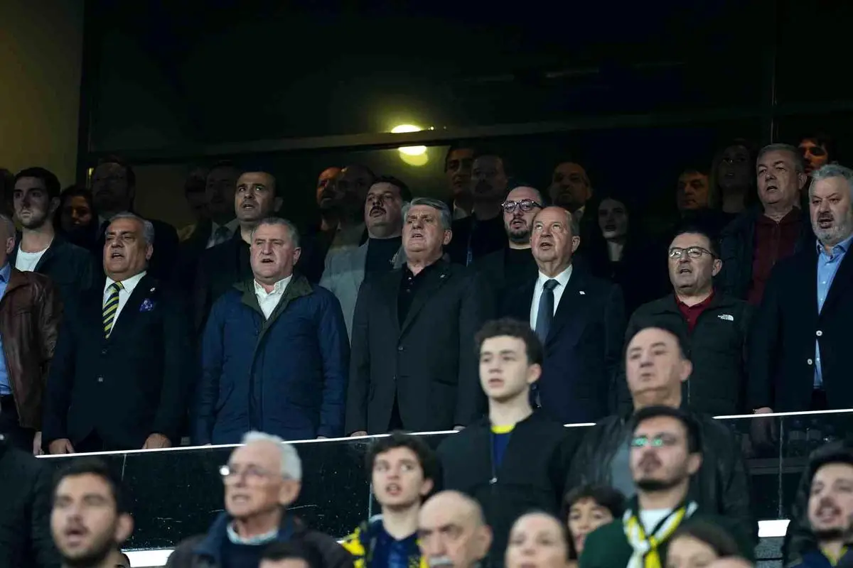 Gençlik ve Spor Bakanı Osman Aşkın Bak, Derbiyi Protokol Tribününden İzledi