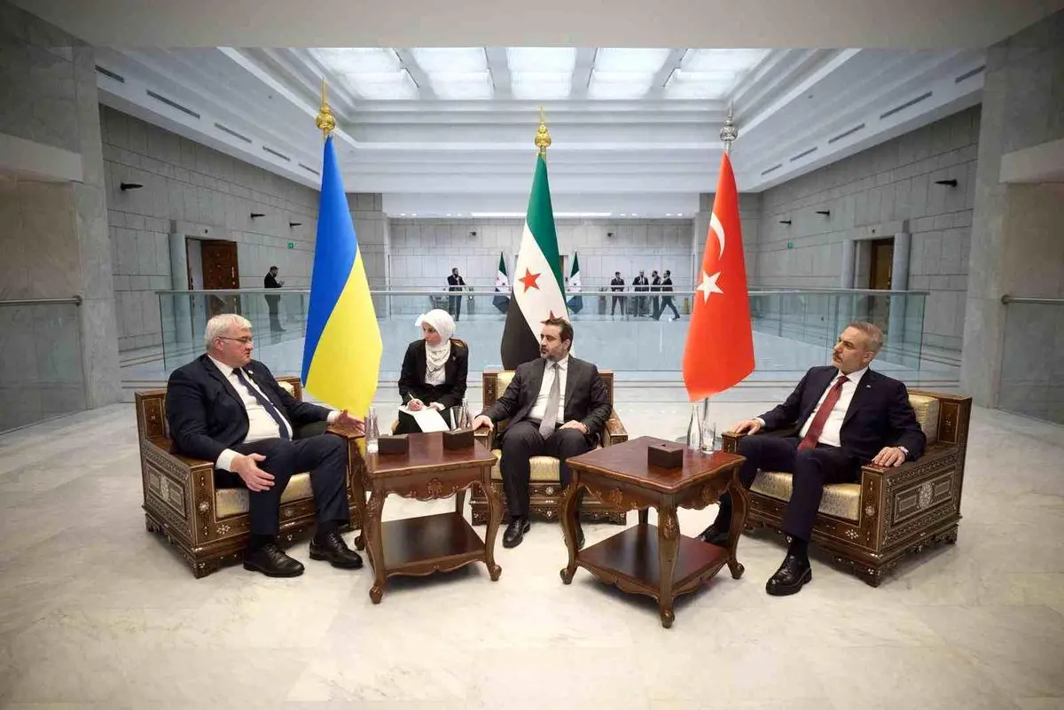 Fidan, Suriye'de Esad ve Ukrayna Dışişleri Bakanı ile Üçlü Görüşme Gerçekleştirdi