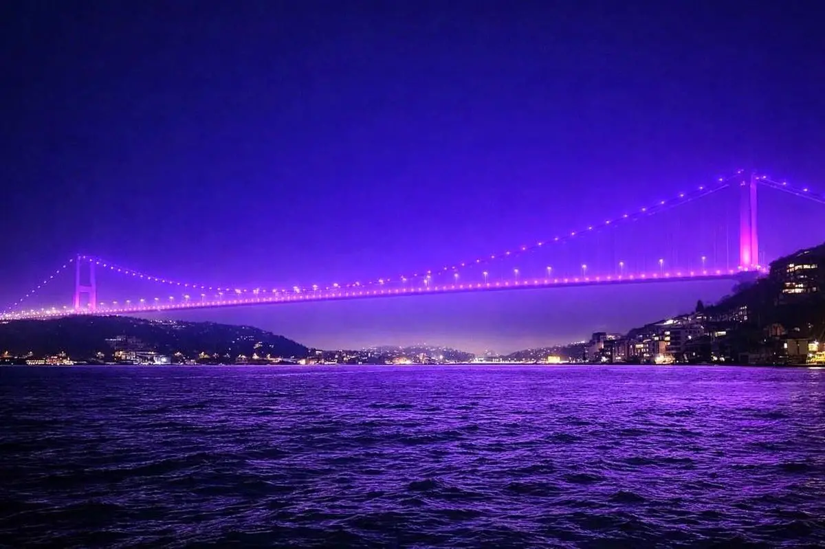 Galata Kulesi'nde Işıltılı Mesaj: Erken Kanser Teşhisi Hayat Kurtarıyor