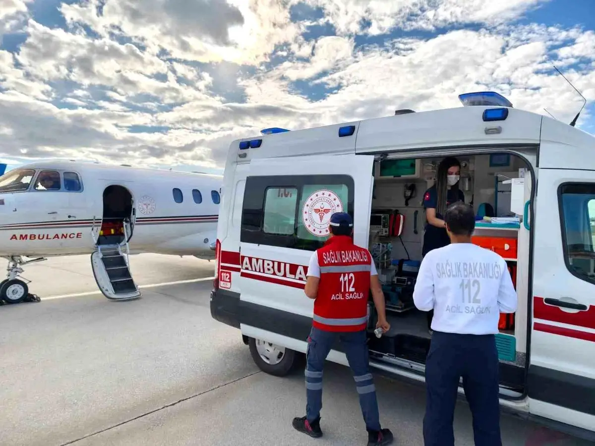 Van'da Kalp Hastalığı Tedavisi Gören Bebek, Ambulans Uçakla İstanbul'a Nakledildi