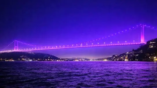 Galata Kulesi ışık gösterisiyle kanser farkındalık mesajı