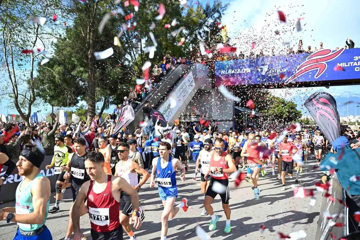 Antalya’da 10 Bin Sporcu Runtalya Maratonu’nda Buluştu