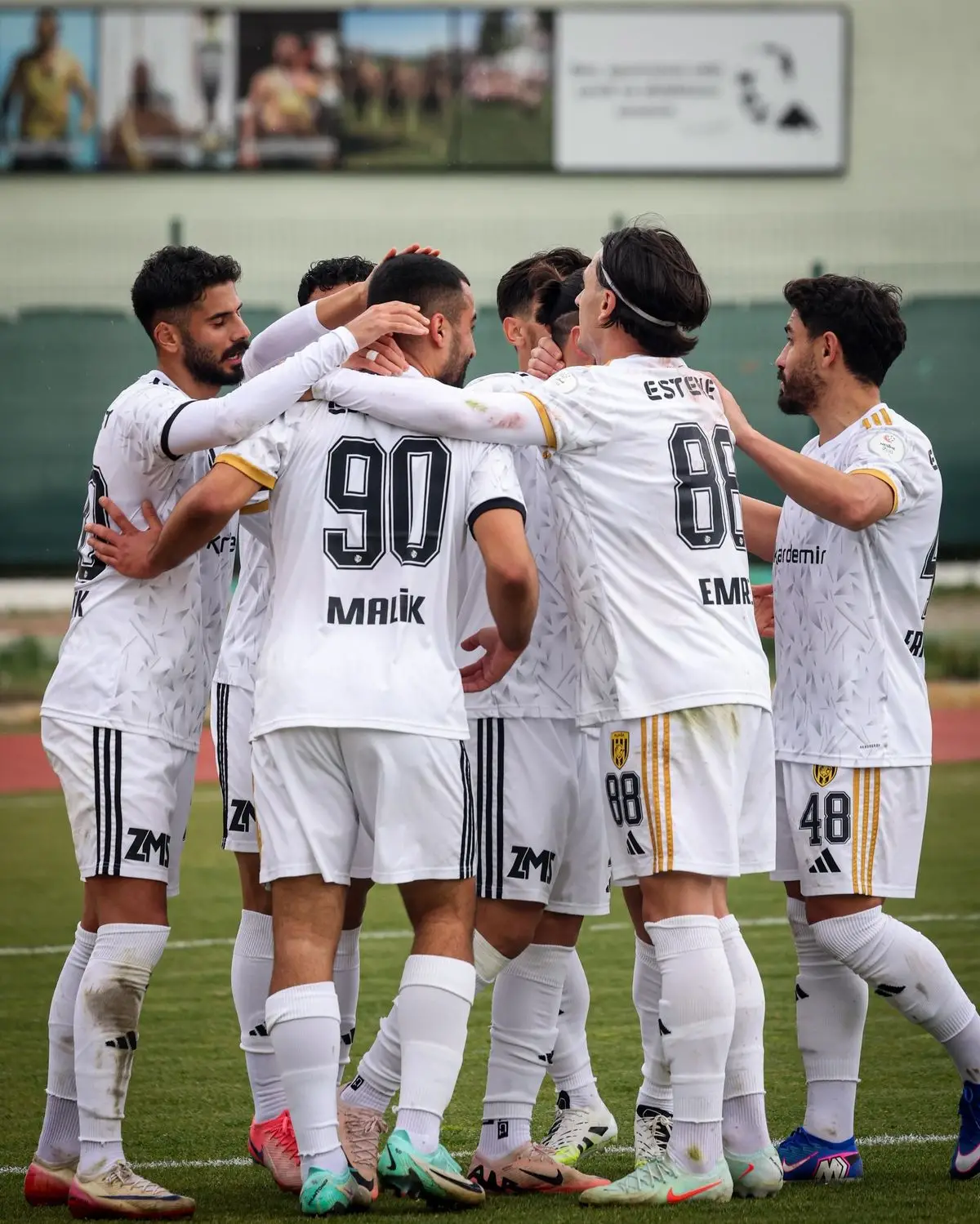 Aliağa Futbol, Kırklarelispor'u 90+4'te Yenerek Liderliğini Sürdürüyor