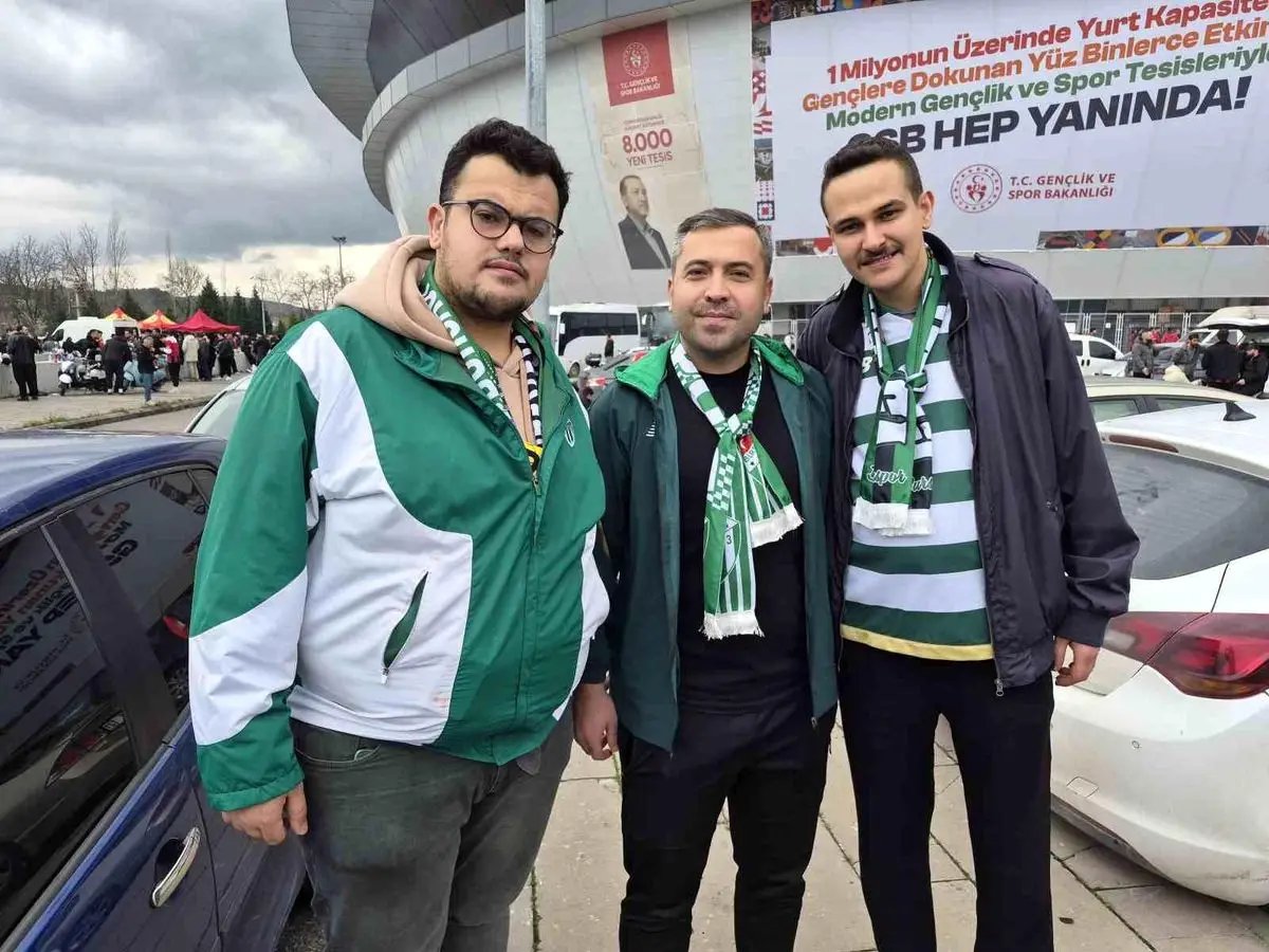 Bursaspor Taraftarlarından Eskişehirspor'a Dostluk Desteği