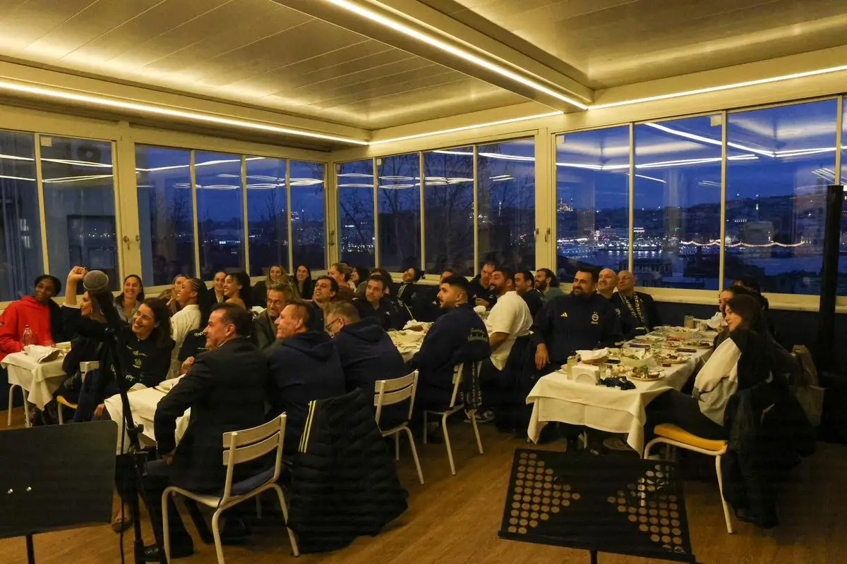 Fenerbahçe Opet Kadın Basketbol Şampiyonluğu Beyoğlu'nda Coşkuyla Kutlandı