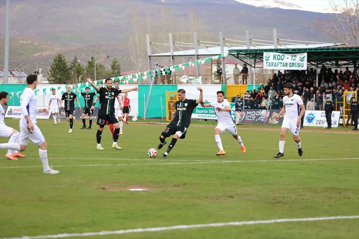 12 Bingölspor, 3. Lig Şampiyonluğunu Kutlayarak 2. Lig'e Yükseldi