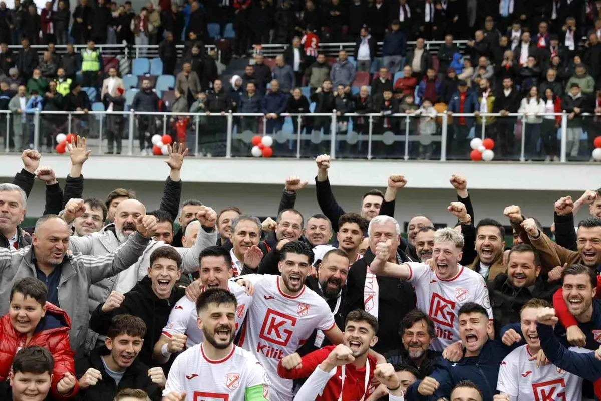 Sebat Gençlik, Nesine 2. Lig'e Yükselerek Tarihi Şampiyonluğunu Kutladı