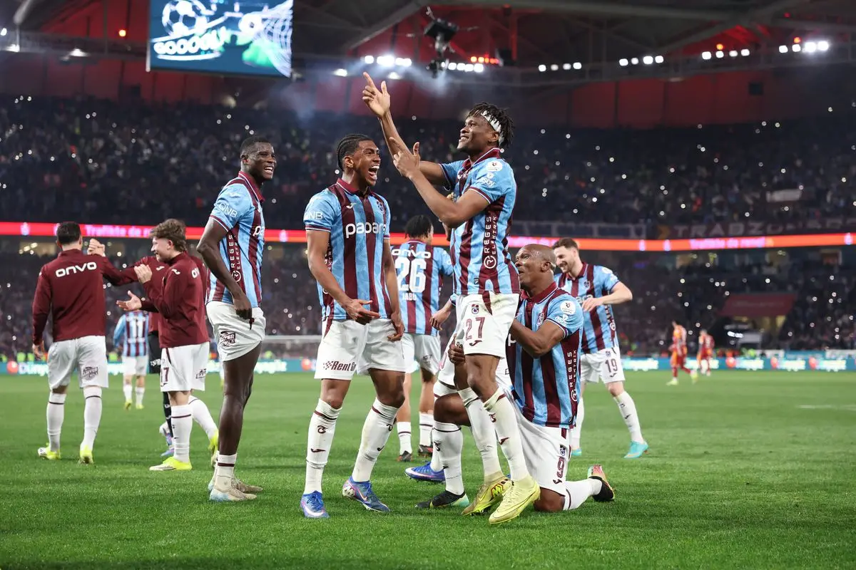 Trabzonspor, Galatasaray'ı 2-1 Yenerek 6. Maçında Zafer Kazandı