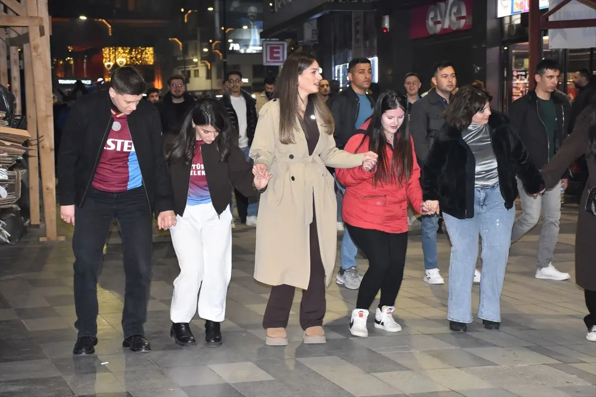 Trabzonspor, Galatasaray Zaferini Coşkuyla Kutladı: Horon ve Şarkılar Şehri Salladı
