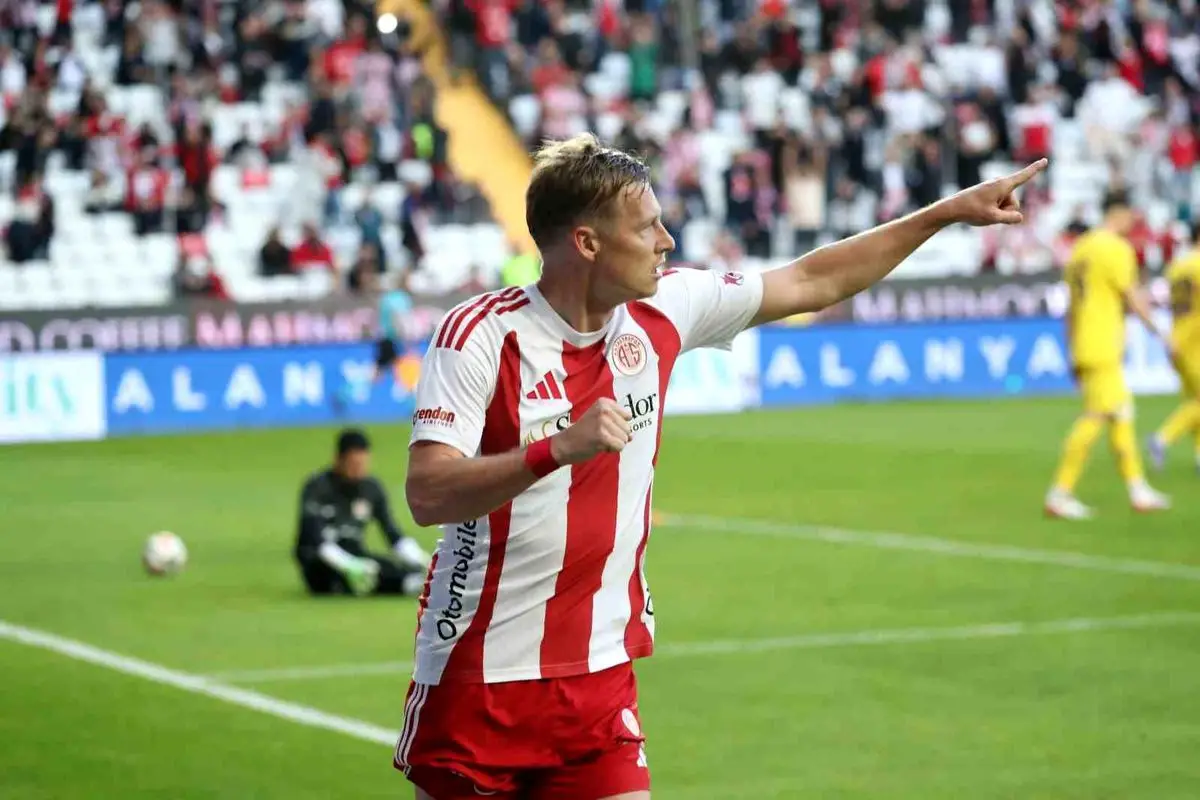 Antalyaspor, Eyüpspor'u 3-0 Mağlup Etti ve Üç Puan Kazandı