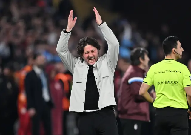 Tekke maç sonrası basın odasında