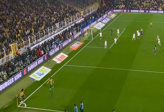 Gol anı ve VAR ekranı