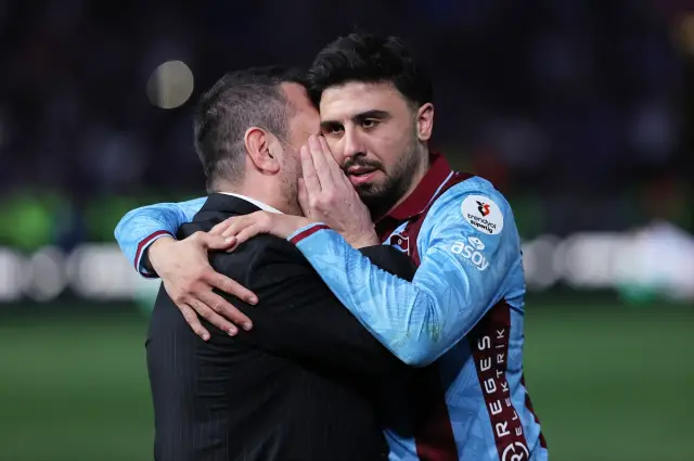 Trabzonspor taraftarları galibiyet sevinci