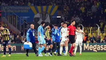 Derbi sahası ve oyuncular