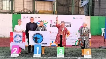 Okçuların hedefe ok atışı