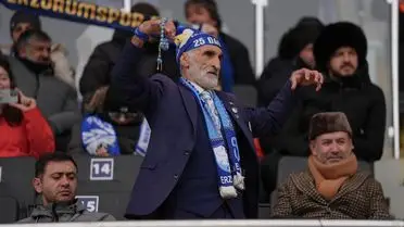 Erdem Alan, Erzurumspor bayrağı ve formasıyla