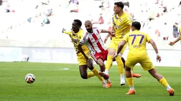 Maçın kritik anlarından bir kare