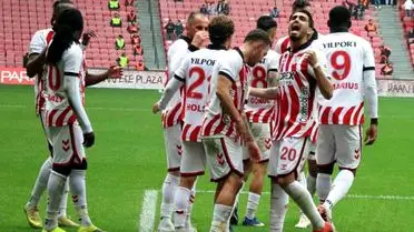 Maçın kritik anlarından bir kare