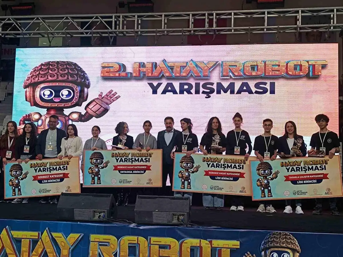 Hatay’da ‘HatayBot’ Robot Yarışması Binlerce Depremzede Öğrenciyi Bir Araya Getirdi