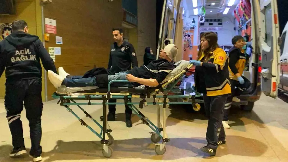 İnegöl'de İki Grup Arasında Çıkan Sopalı Çatışmada 3 Kişi Yaralandı