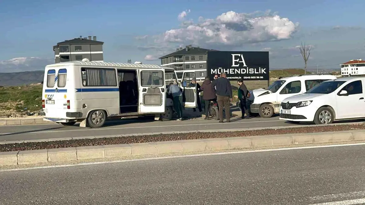 Eskişehir'de Zincirleme Trafik Kazası: 4 Yaralı