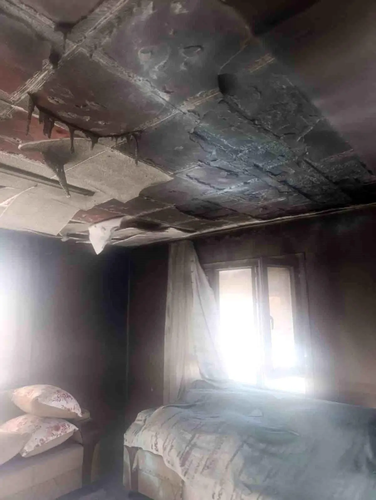 Kumlu’da Çıkan Ev Yangını Hızlı Müdahale ile Kontrol Altına Alındı