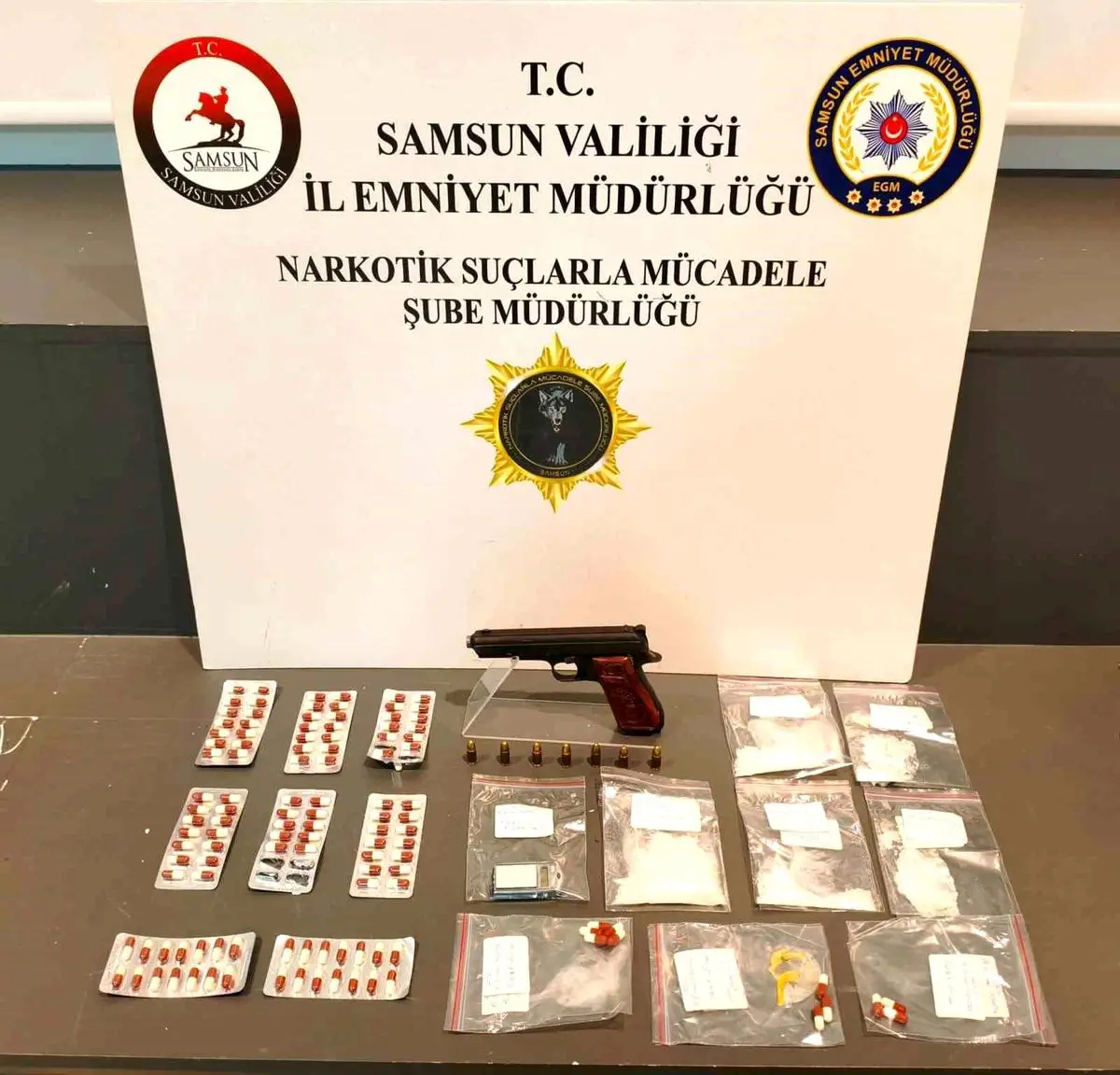 Samsun Atakum’da 40 Gram Uyuşturucu ve Ruhsatsız Silah Ele Geçirildi