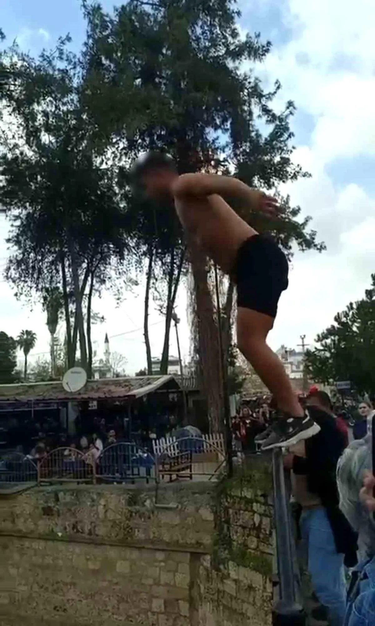 Tarsus Şelalesi Köprüsünden Atlama Yapanlara 2.944 TL Ceza Kesildi