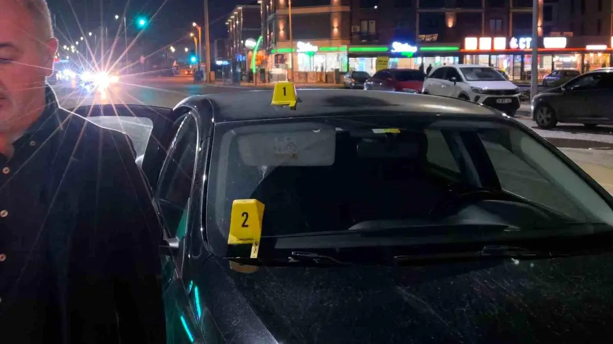 İnegöl'de Seyir Halindeki Otomobile Yorgun Mermi İnişi: Yolcular Şok Yaşadı