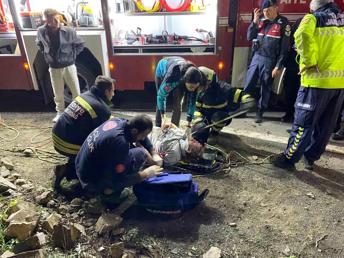 Şarköy'de Uçurum Kazası: Denize Yuvarlanan Araçta 3 Kişi Yaralandı