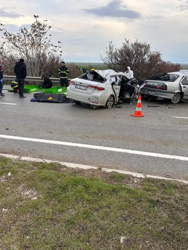 Kaza sonrası araçların enkaz görüntüsü