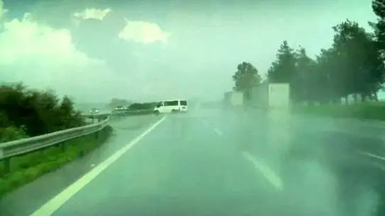 Kaza sonrası panelvanın takla attığı an