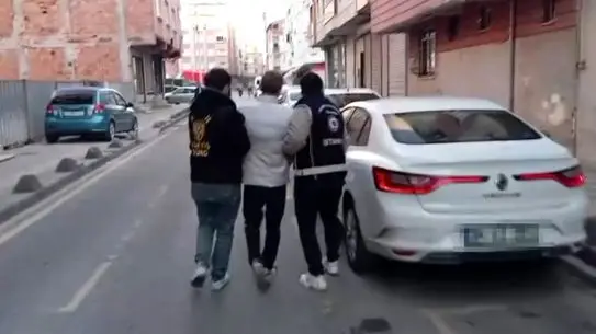 Polis ekipleri sahte belgelerle mücadele ediyor