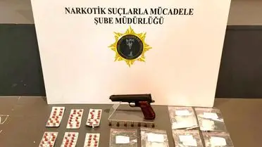 Operasyon sırasında bulunan uyuşturucu ve silah