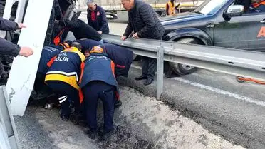Gümüşhane Tekke'de Tır Virajı Kaçırdı, Sürücü Hastaneye Kaldırıldı