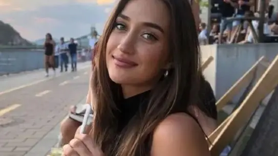 Gran Canaria’da Bulunan Yarı Çıplak Kadının Kimliği Annabelle Lovas’a Ait Çıktı