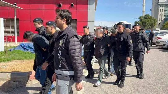 Operasyonda ele geçirilen belgeler ve para