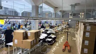 Sel sonrası fabrikada su birikintisi